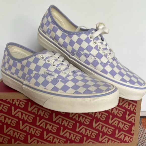 Vans WMNS Authentic
Checkerboard Lilac
VN000BW5LLC
Sneakers - Picture 4 of 16